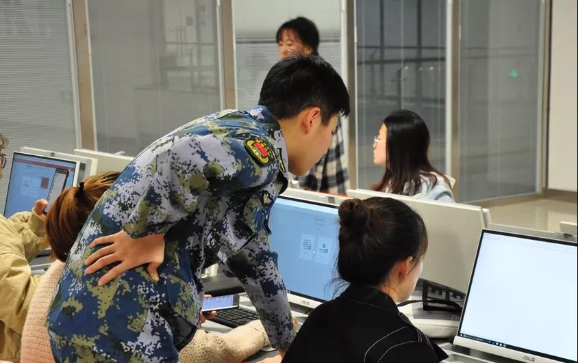 77体育荣耀图片